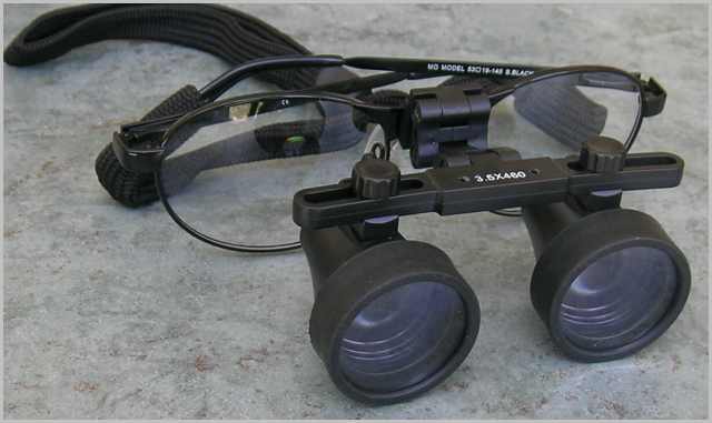 Galilean loupe with black metal frame