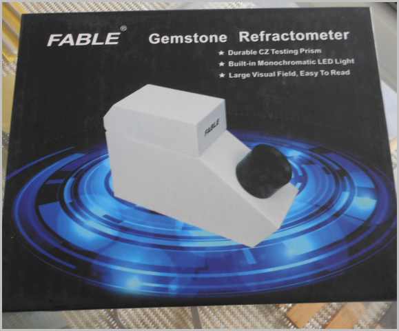 Fable Refractometer, in-build monochromatic light